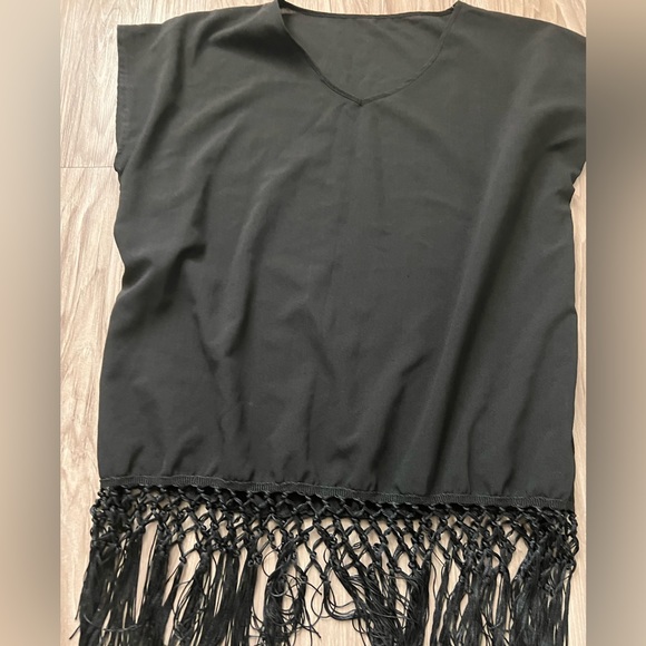 Black swimsuit coverup - Picture 2 of 3